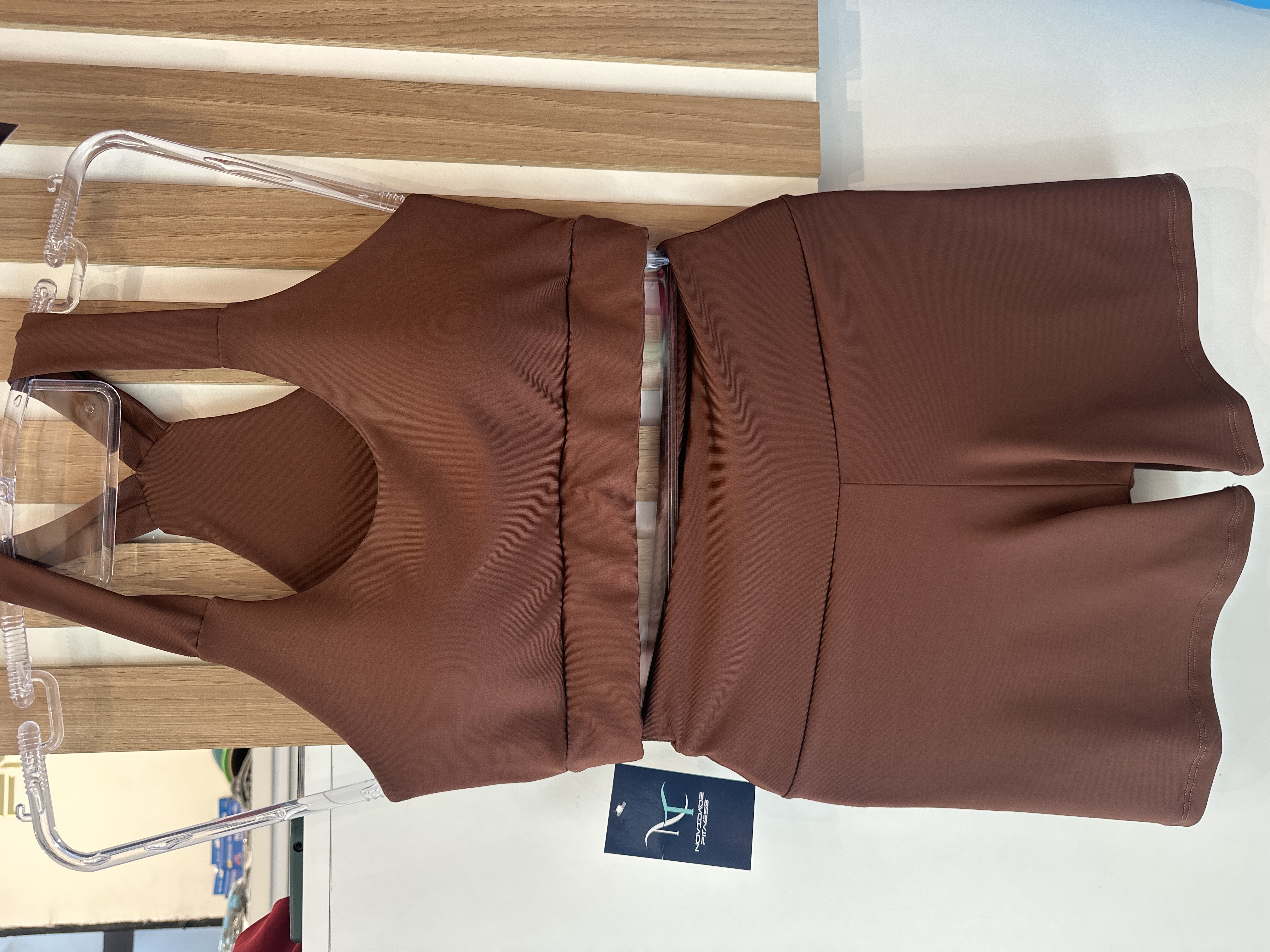CONJ SHORT BASICO MARROM >G<